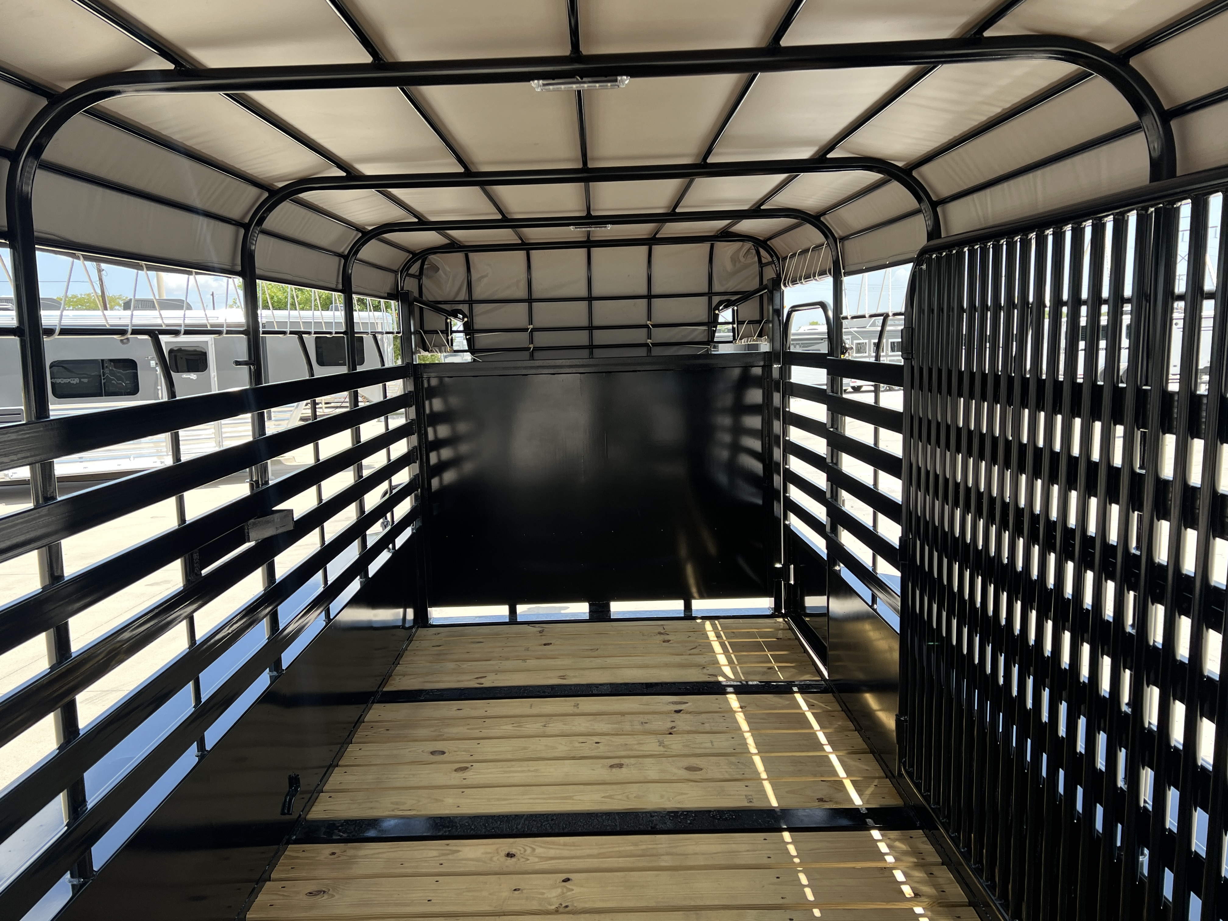 Trailer Photo 8