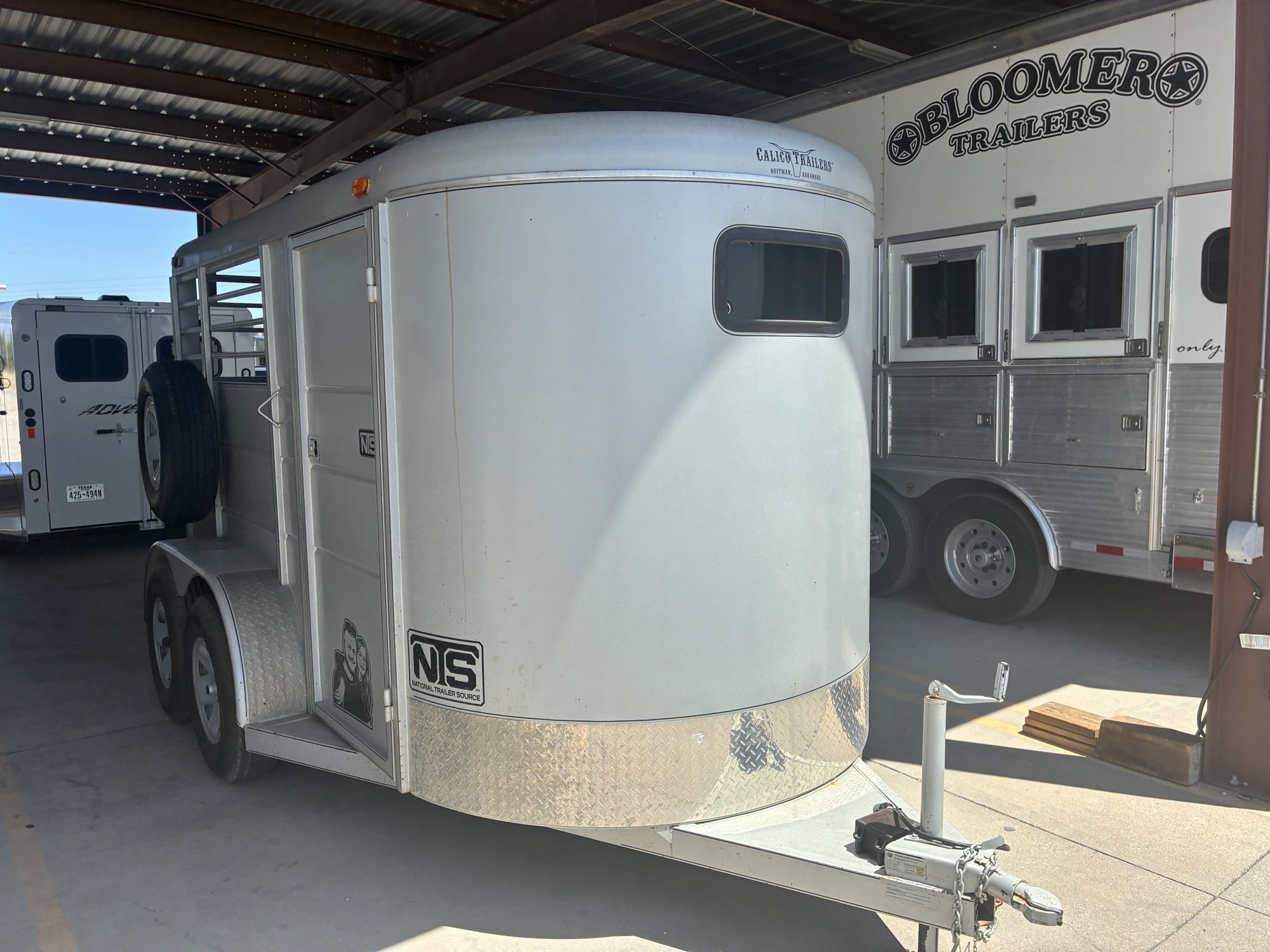 2020 Calico 2 Horse Slant Load Bumper Pull Trailer