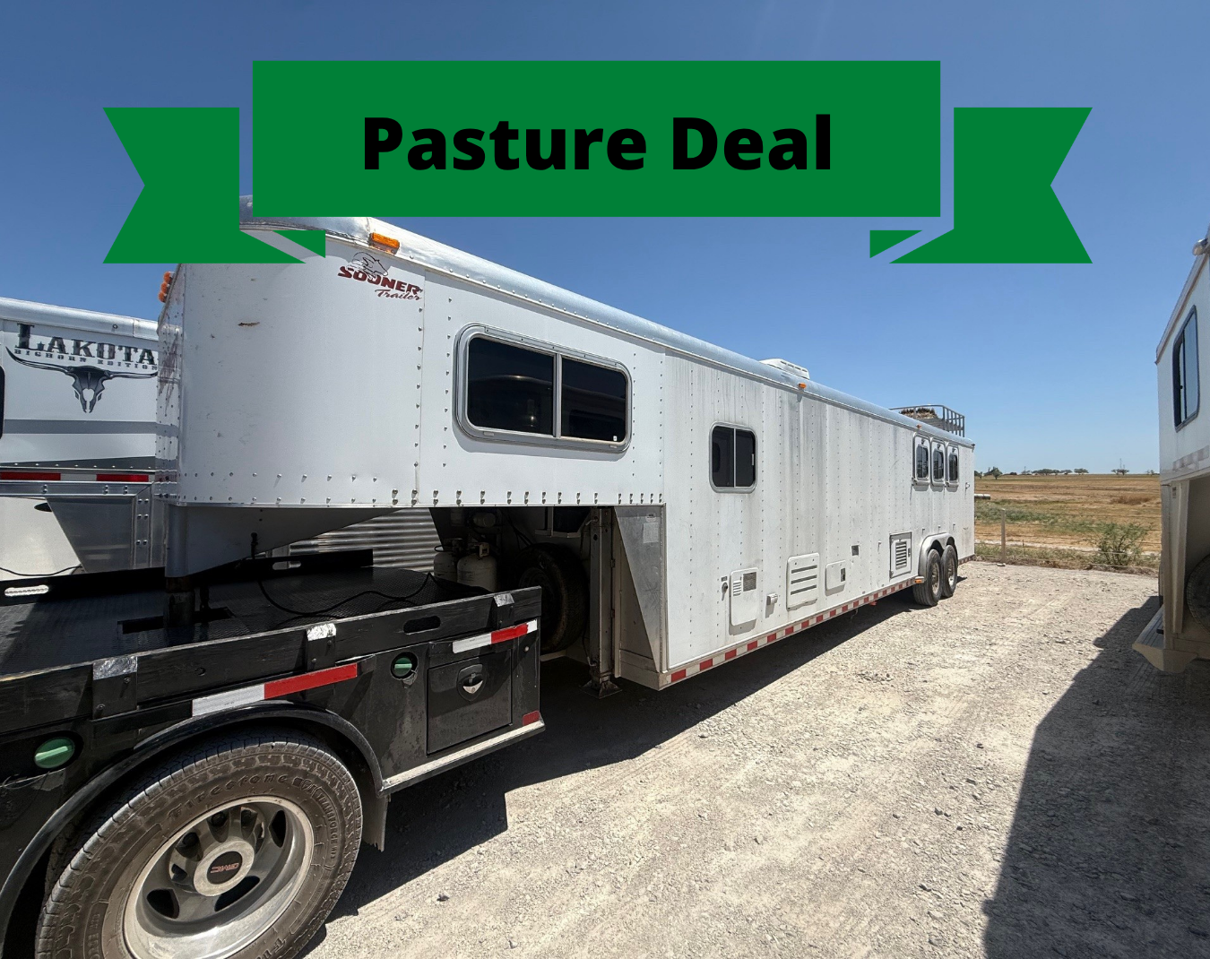 1998 Sooner 3 Horse Slant Load 10' Living Quarters