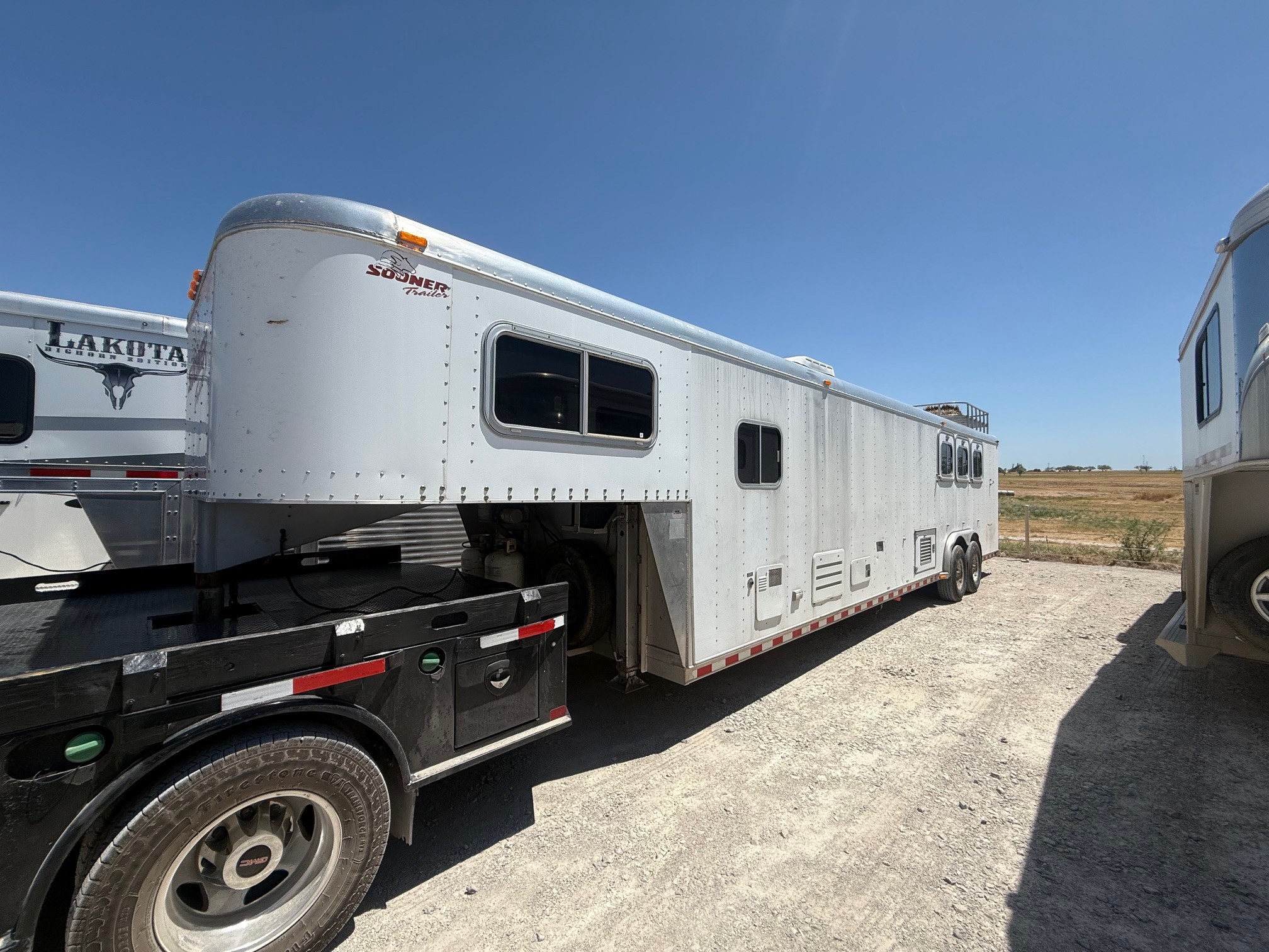 Trailer Photo 2