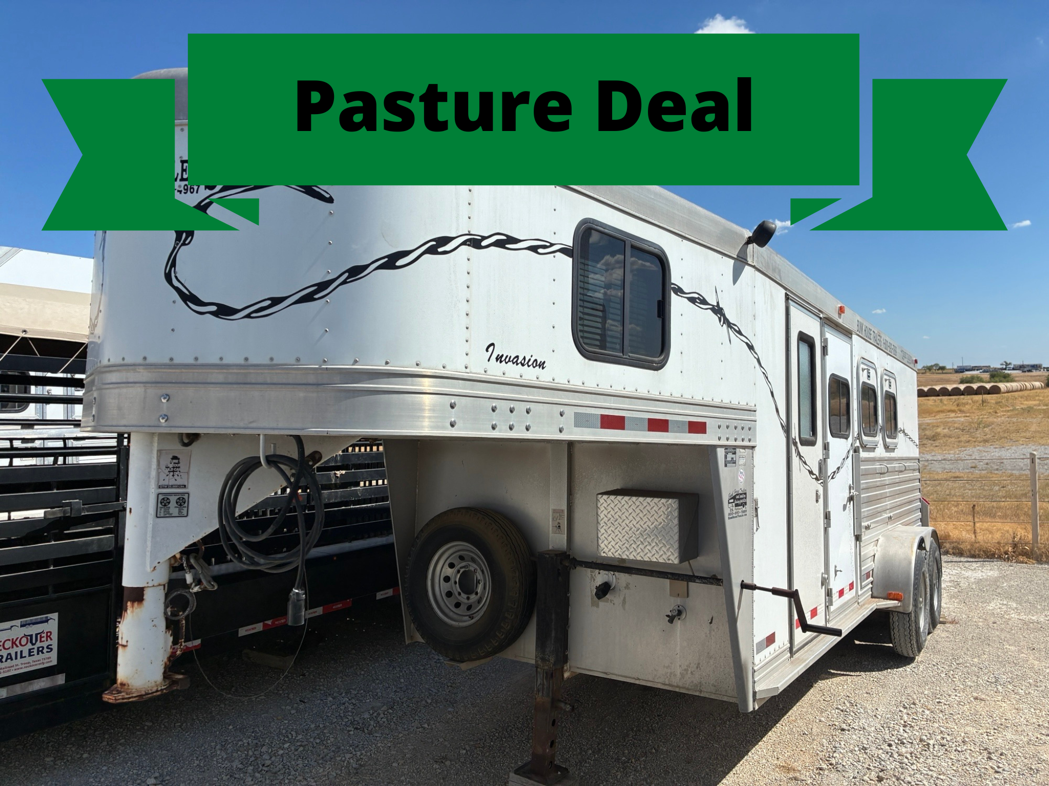 2003 Cherokee 3 Horse Slant Load 8' Living Quarters